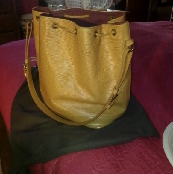 1994 Louis Vuitton Epi Noe Yellow (Authentic) - Picture 11 of 12